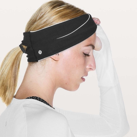 lululemon athletica Accessories - Lululemon Cross Chill Run Earwarmer
in Black